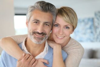 201013141610 Couple Man Woman Smiling 1280x720 1