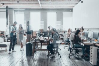 grafeio ergazomenoi ergasia