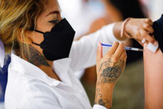 pfizer vaccine 2048x1365 1