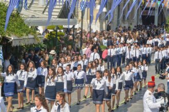 παρελαση 1ο κομματι 85
