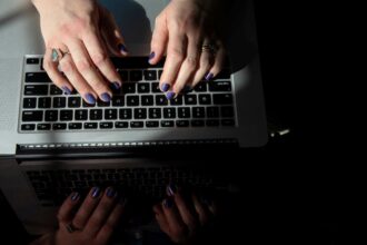 tilergasia laptop hands 2048x1365 1