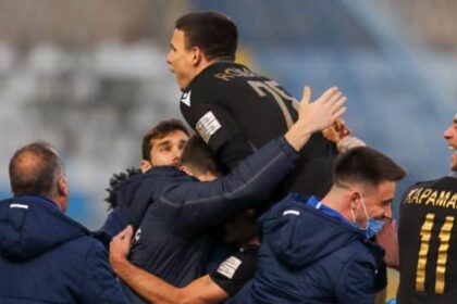 FJJ2I5gXEAA9n72 560x600 1