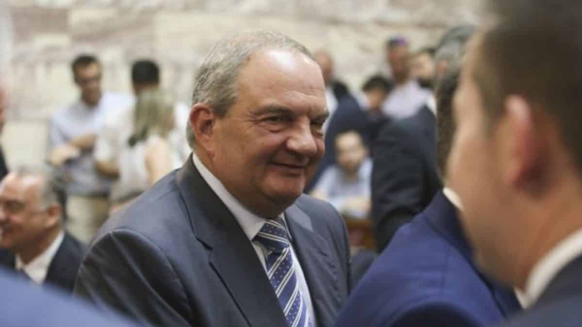 Θετικός στον κοροναϊό ο πρώην πρωθυπουργός Κώστας Καραμανλής