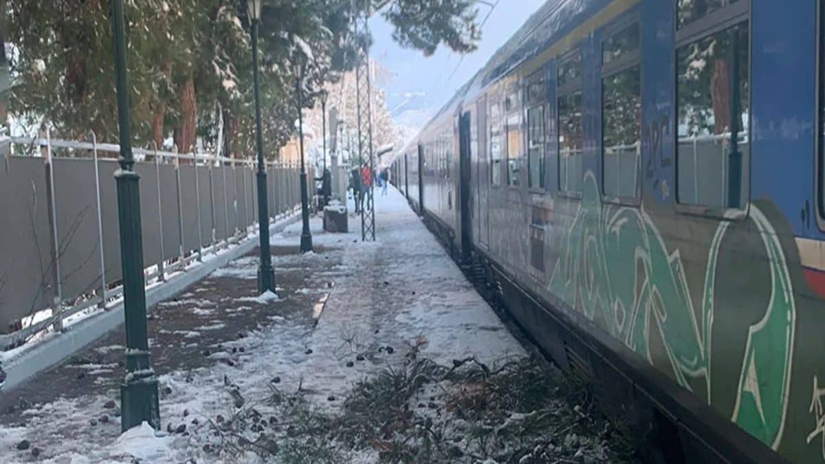 Μήνυση κατά παντός υπευθύνου καταθέτουν επιβάτες του τρένου που «κόλλησε» στην Οινόη