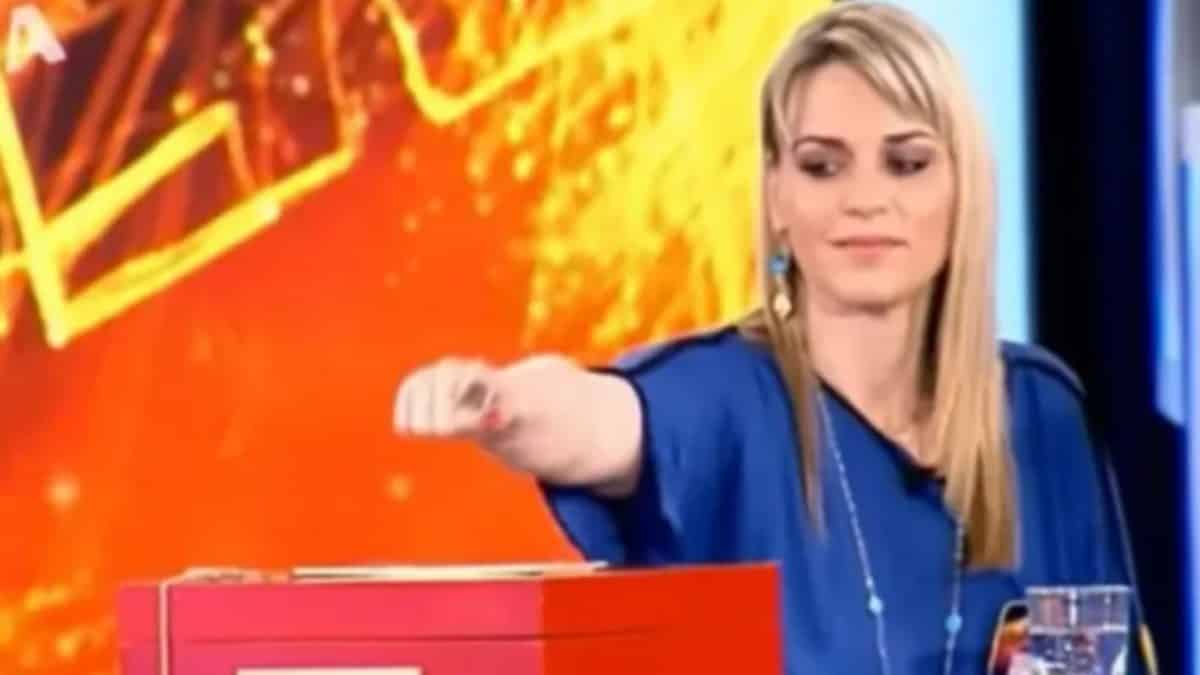 Αναστασία Σιμητροπούλου: Η αναπληρώτρια εκπρόσωπος Τύπου του ΚΙΝΑΛ έχει παίξει στο «Deal»