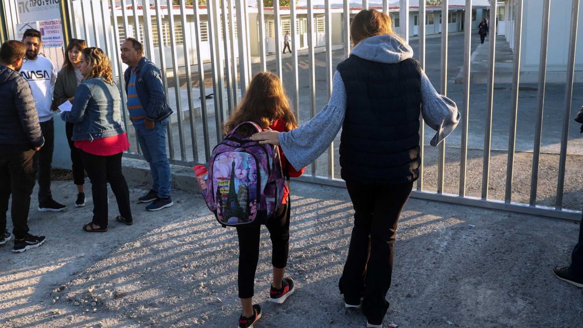 Βόλος – Κορονοϊός: Η αρνήτρια μητέρα που έκοψε το σχολείο στην 11χρονη κόρη της λύνει τη σιωπή της