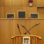 aithousa dikastiriou2