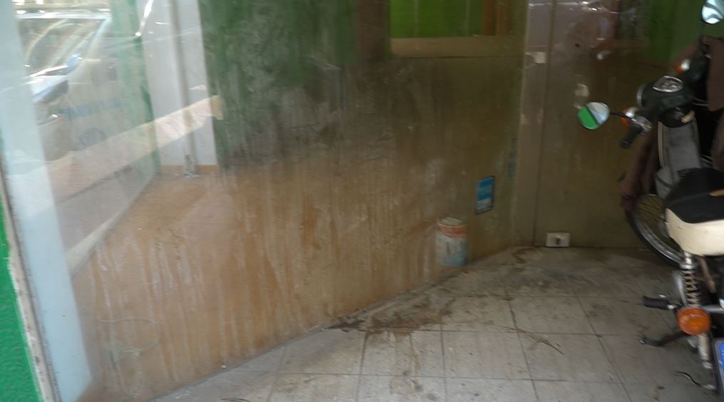 , Λαμία : Απέραντο WC το κέντρο της πόλης από όταν έκλεισαν δημοτικά ουρητήρια &#8211; “Ας κάνουν κάτι θα αρρωστήσουμε” φωνάζουν οι περίοικοι (Vid)