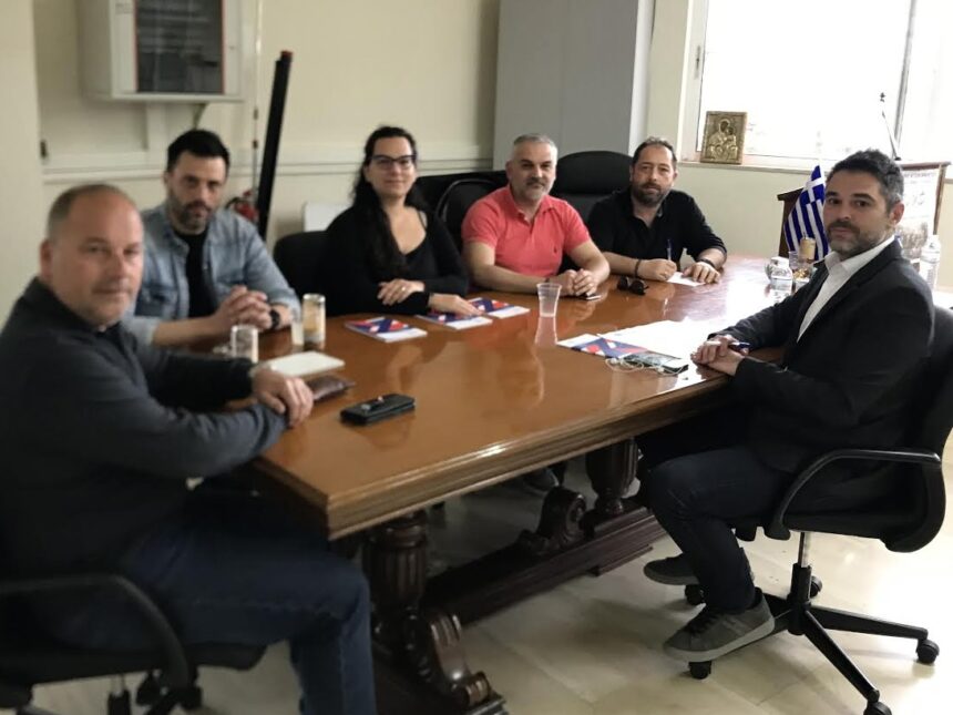 Σαρακιώτης με εκπροσώπους Εμπορικού Συλλόγου Λαμίας