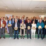 αναμνηστική φωτογραφία Στελεχών Alpha Bank εθελοντών Kids Save Lives Διευθυντών σχολείων