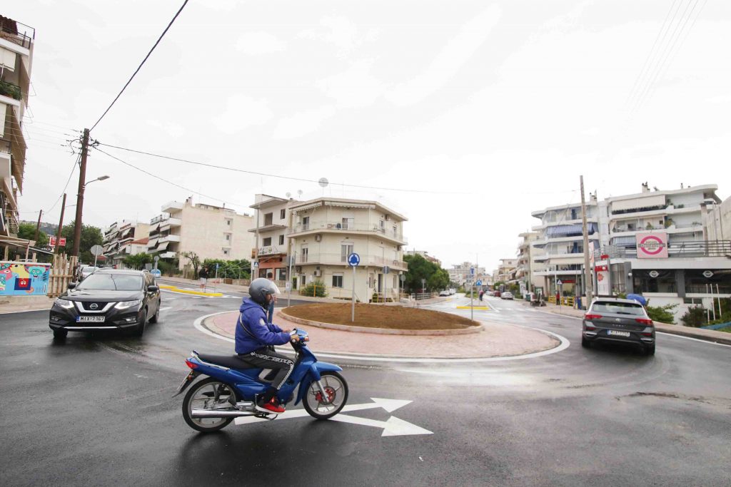 , Σε κυκλοφορία ο κυκλικός κόμβος στην Αθηνών και Κύπρου (φώτο)
