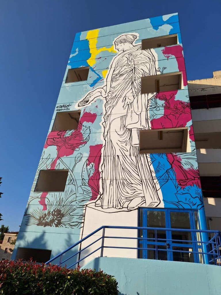 , Το Νοσοκομείο Λαμίας γέμισε χρώμα &#8211; Δείτε την εντυπωσιακή τοιχογραφία του Same84 (Εικόνες)