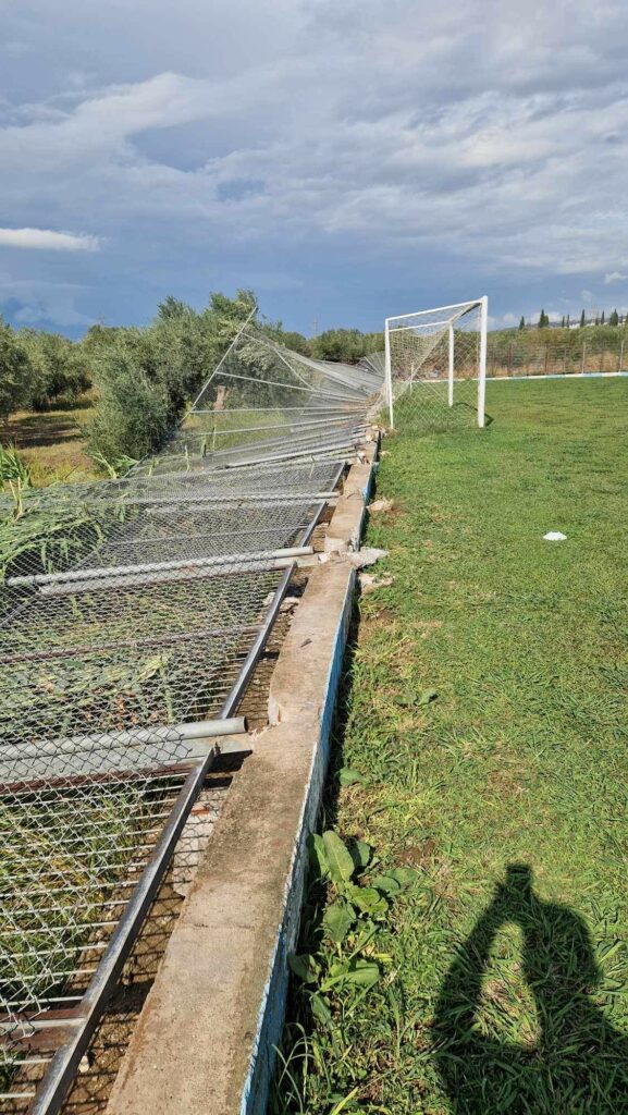 ΡΟΔΙΤΣΑ Γηπεδο Ποδοσφαιρου Καταστροφή στην περίφραξη 4 2