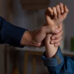 endooikogeneiaki via sti fylaki 30chronos pou chtypouse ti gynaika tou kai ta paidia tou 1 1