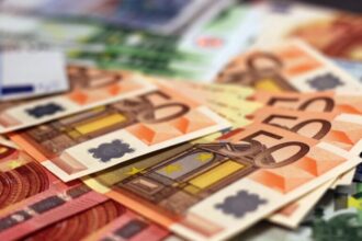 money xrimata eyro euro 3 scaled e1708939982824 768x512 1