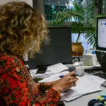 ergazomenos dimosio2 maketa