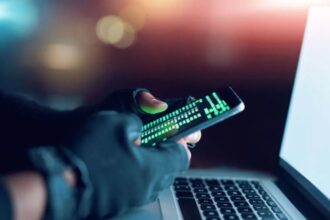 telos oi tilefonikes apates pou sikonan trapezikous logariasmous pos kataferan na mplokaroun tous epitidious