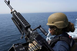 Wall Stree 1725812 6222e500 ap23212339988767