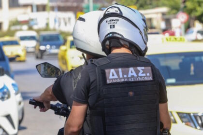Αστυνομικό όχημα σε περιστατικό στη Θεσσαλονίκη