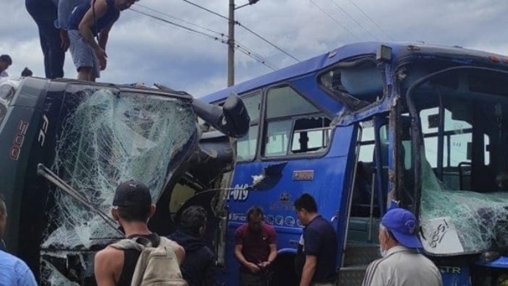 w16 81410ECUADORBUS