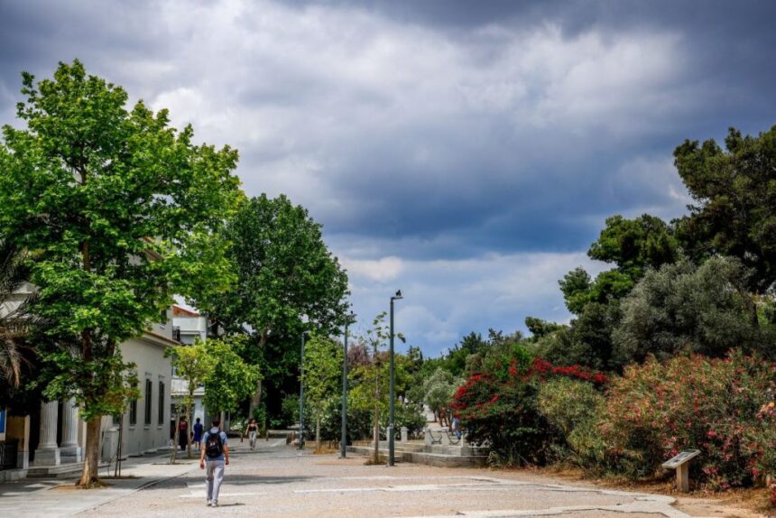 Νεφώσεις και έντονα καιρικά φαινόμενα στον ουρανό