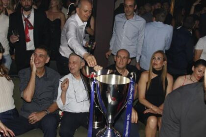 Ο Γρηγόρης Δημητριάδης στο νυχτερινό κέντρο διασκέδασης για τη γιορτή του Ολυμπιακού