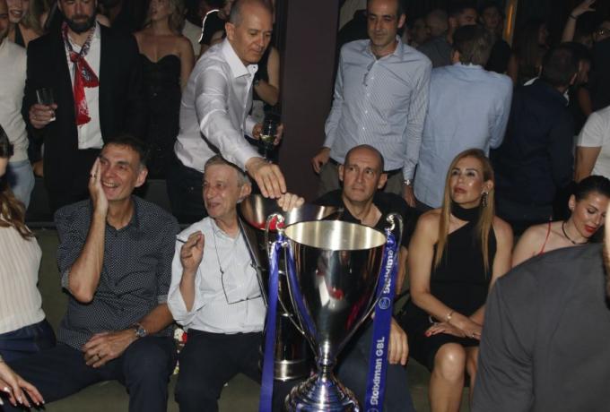 Ο Γρηγόρης Δημητριάδης στο νυχτερινό κέντρο διασκέδασης για τη γιορτή του Ολυμπιακού