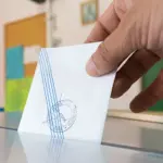 Κάλπες σε πολιτική δημοσκόπηση στην Ελλάδα