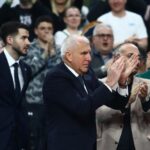 Ο Ζέλικο Ομπράντοβιτς σε αγώνα μπάσκετ με τον Παναθηναϊκό