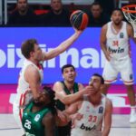 Ολυμπιακός και Παναθηναϊκός σε φάση από τον πρώτο τελικό της Stoiximan GBL στο ΣΕΦ