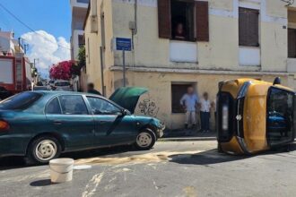 Τροχαίο ατύχημα με ανατροπή οχήματος στην οδό Γιαμπουδάκη στα Χανιά