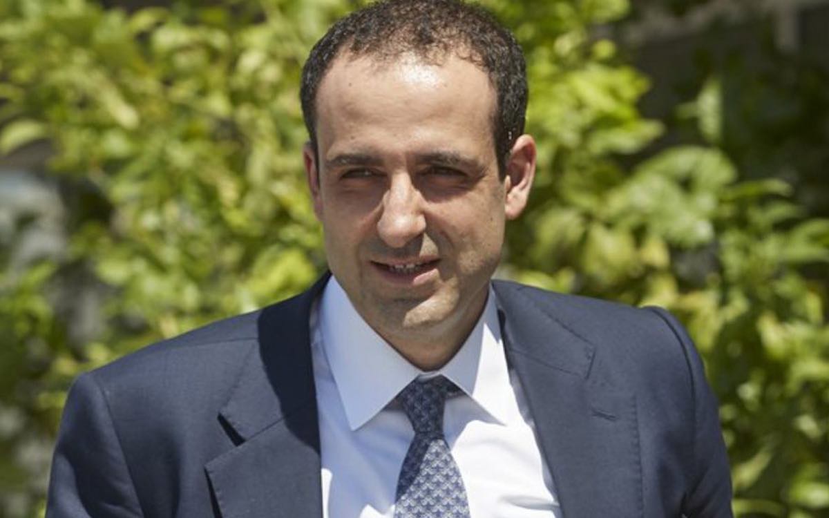 Ο Γρηγόρης Δημητριάδης άνοιξε νέο δικηγορικό γραφείο στη Θήβα
