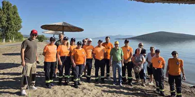 Εθελοντικός καθαρισμός στην παραλία στο Αταλαντονήσι και σε “Παλαιομάγαζα”