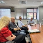 Ο Χρήστος Σταϊκούρας στο Γενικό Νοσοκομείο Λαμίας κατά την επίσκεψή του στη διοίκηση του ιδρύματος