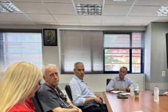 Ο Χρήστος Σταϊκούρας στο Γενικό Νοσοκομείο Λαμίας κατά την επίσκεψή του στη διοίκηση του ιδρύματος