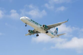 Αεροσκάφος της Frontier Airlines σε πτήση, με θέμα περιστατικό πανικού στο αεροπλάνο