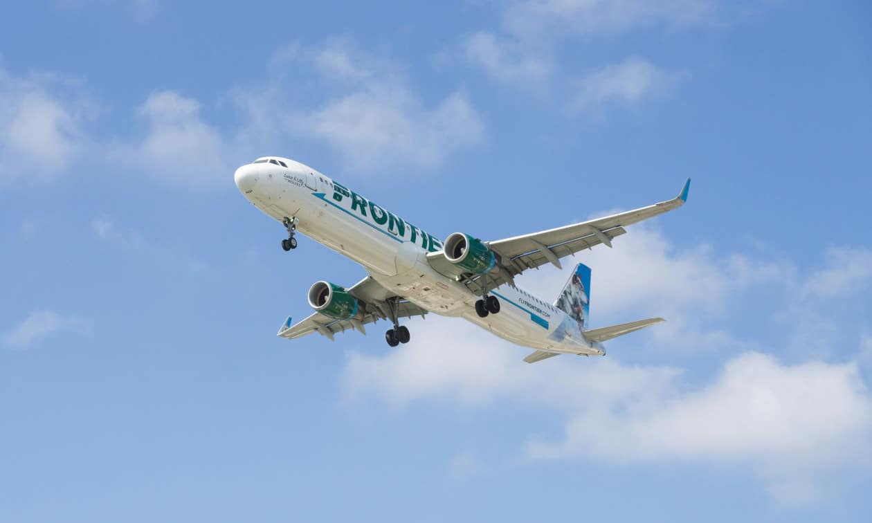 Αεροσκάφος της Frontier Airlines σε πτήση, με θέμα περιστατικό πανικού στο αεροπλάνο