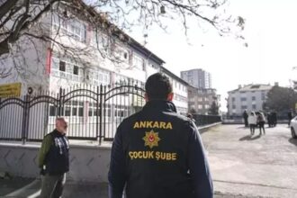 Αστυνομική παρουσία και δημόσιο κτίριο στην Τουρκία πριν από τη Σύνοδο του ΝΑΤΟ