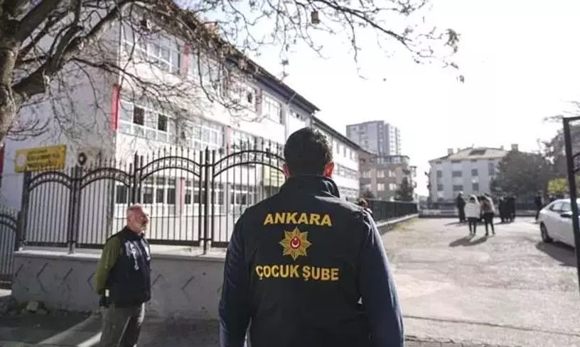 Αστυνομική παρουσία και δημόσιο κτίριο στην Τουρκία πριν από τη Σύνοδο του ΝΑΤΟ