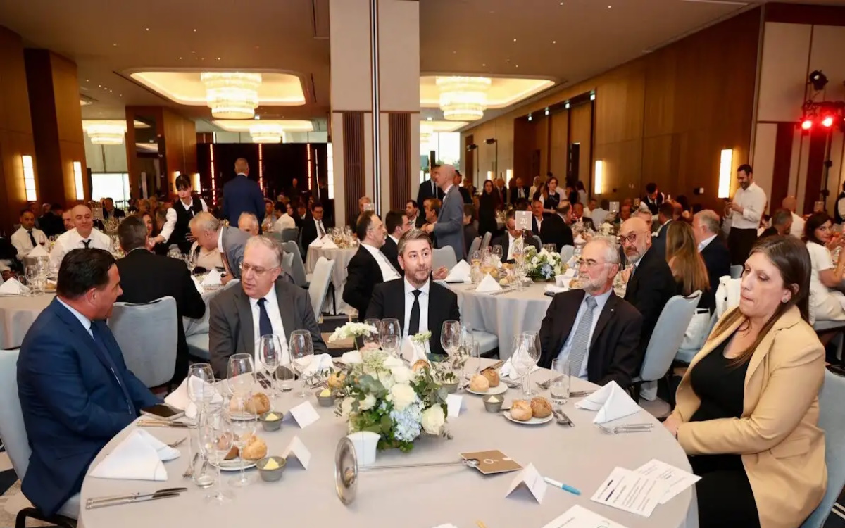 Άδωνις Γεωργιάδης, Ζωή Κωνσταντοπούλου και Νίκος Ανδρουλάκης στο ίδιο τραπέζι σε εκδήλωση της Μασούτης ΑΕ