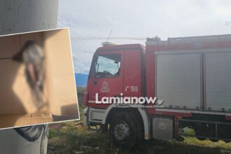 Πυροσβεστικά οχήματα επιχειρούν στον κάμπο της Ανθήλης με καπνούς από τη φωτιά στο σημείο