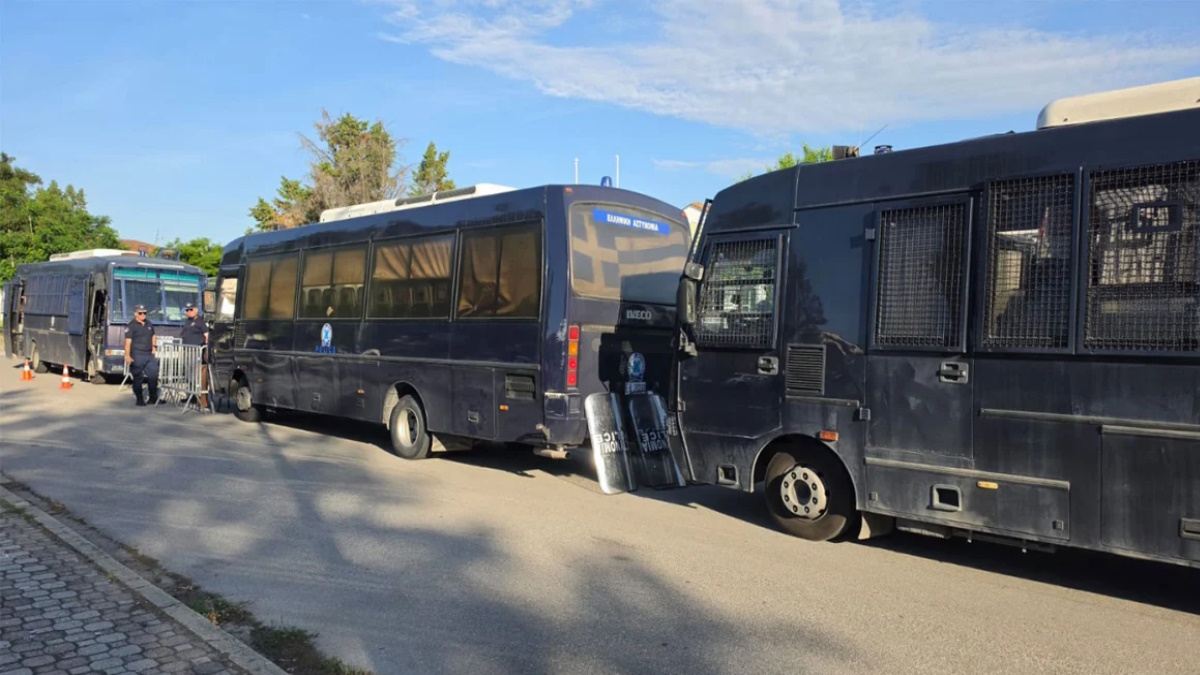 Δικαστική αίθουσα με αναβολή της δίκης για την υπόθεση των Τεμπών και τη σύμβαση 717