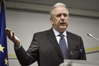 Ο Δημήτρης Αβραμόπουλος σε δημόσια εμφάνιση