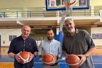 Παιδιά συμμετέχουν σε basketball camp της Περιφέρειας Στερεάς Ελλάδας με τον Νίκο Οικονόμου