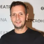 Ο Δημήτρης Μπάσης σε εμφάνιση, από φωτογράφιση ή εκδήλωση, με επίκεντρο τη μουσική του παρουσία