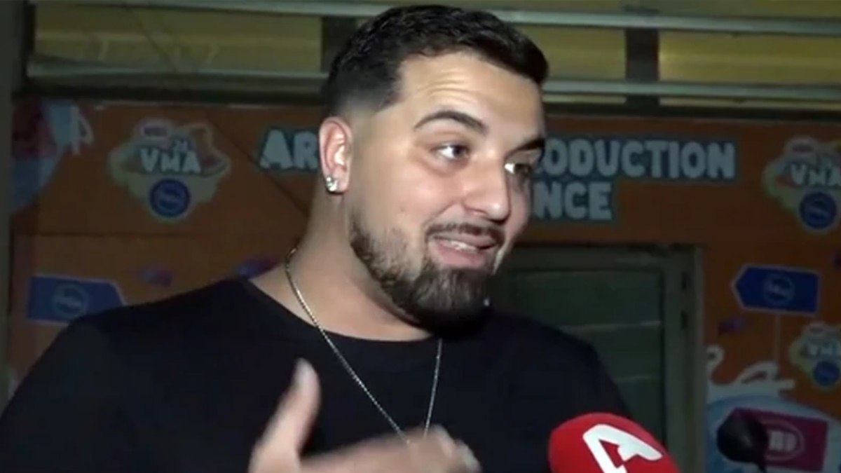 Ο Gio Kay μιλά σε τηλεοπτική κάμερα για τα μελλοντικά επαγγελματικά του σχέδια
