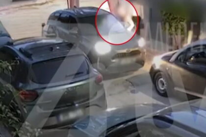 Οδικό επεισόδιο στο Ίλιον με αυτοκίνητα σε στενό δρόμο διπλής κατεύθυνσης