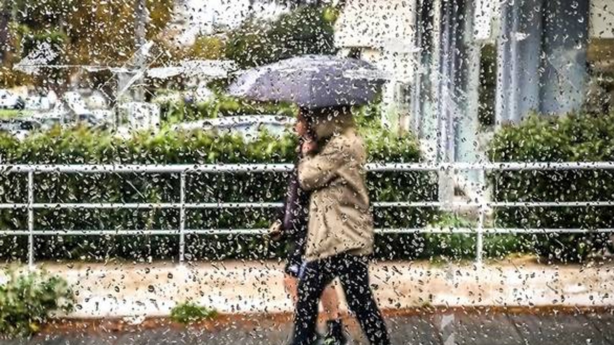 Συννεφιασμένος ουρανός και έντονα καιρικά φαινόμενα με βροχή και καταιγίδα