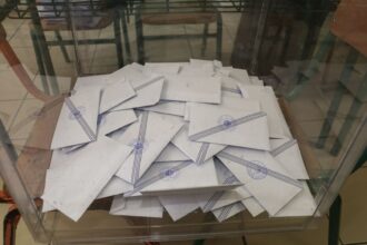 Κάλπες και γραφική απεικόνιση δημοσκόπησης για τα νέα πολιτικά κόμματα