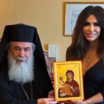 Η Κίμπερλι Γκιλφόιλ με τον Πατριάρχη Ιεροσολύμων Θεόφιλο Γ΄ στην Αθήνα